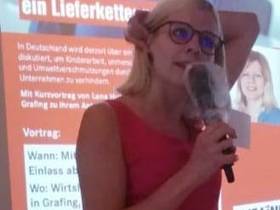 Stadträtin Lena Huppertz moderiert den Abend